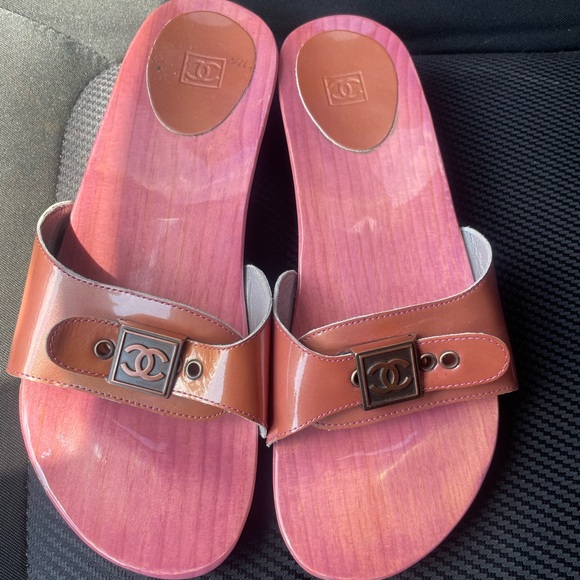Chanel Wood Mules, Blush Pink Patent Leather Sandal, Sz 40 - Picture 1 of 12